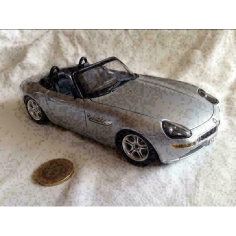 BMW Z8 Zilver, Bburago