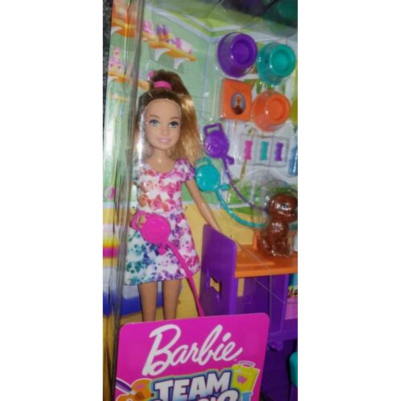 Barbie team stacie met honden