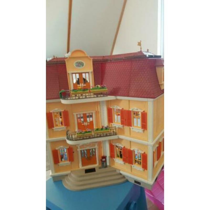 Poppenhuis playmobiel helemaal ingericht
