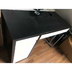 Te koop computermeubel zwart wit,