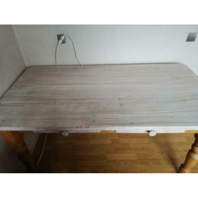Massief Grenen eettafel 160x90x80. Inclusief 4 stoelen.