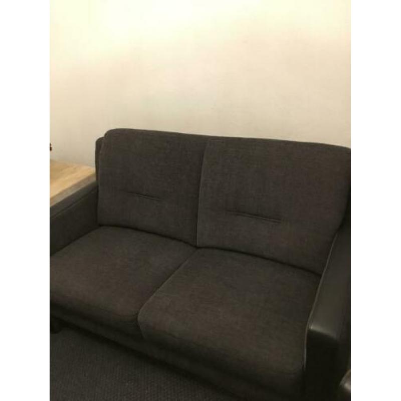 Bijna nieuwe 2 zitbank met twee fauteuil + drie jaar garanti