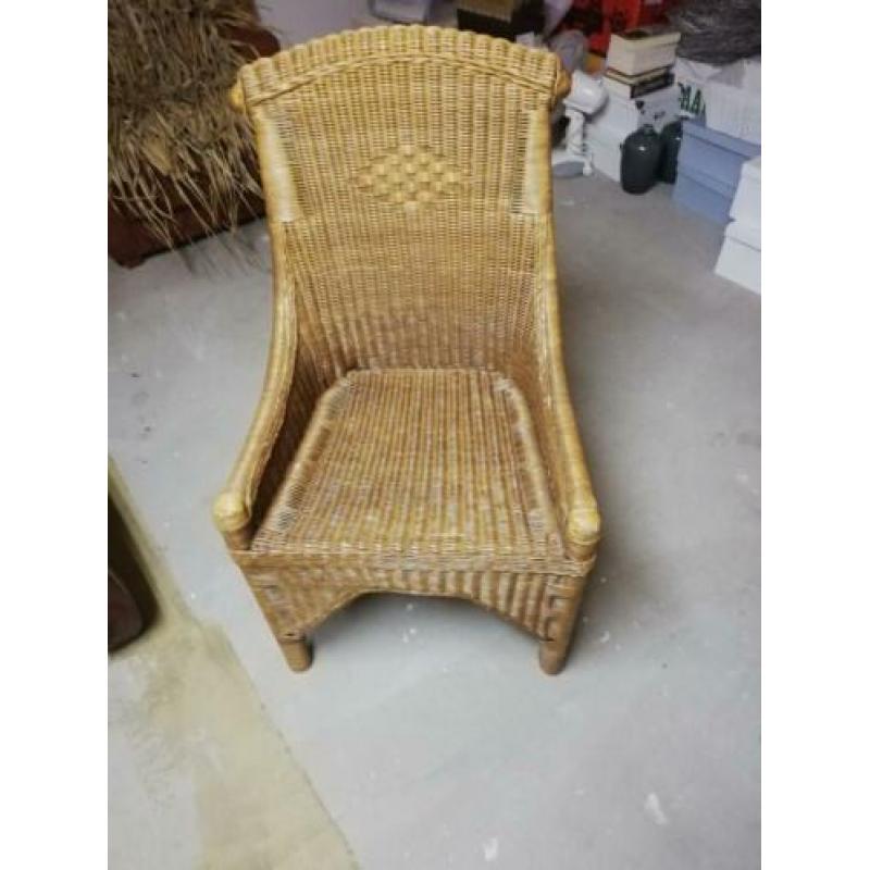 Massief Grenen eettafel 160x90x80. Inclusief 4 stoelen.