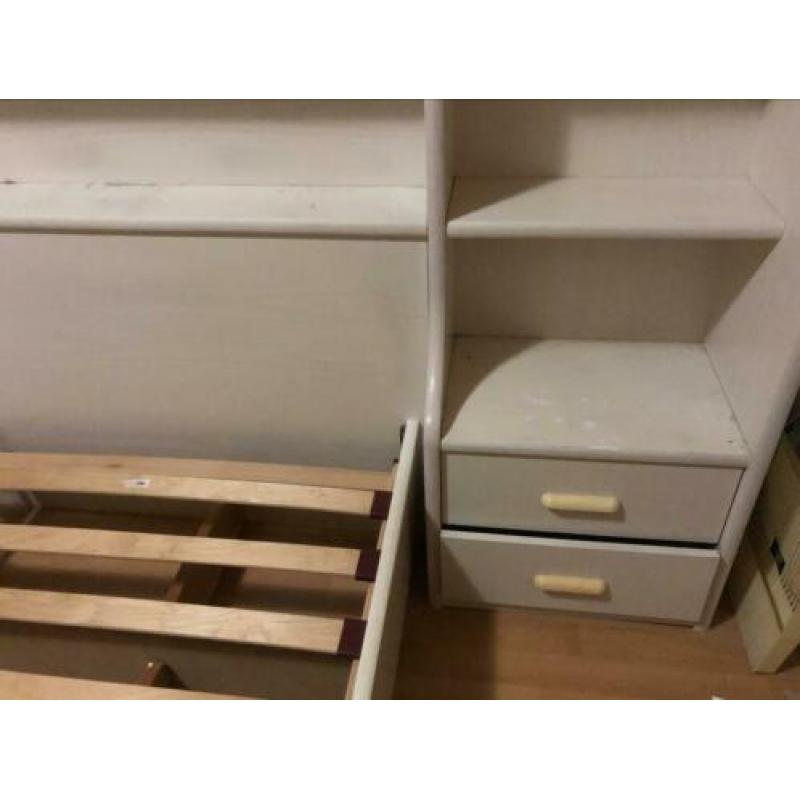 Gratis ophalen bed met ombouw