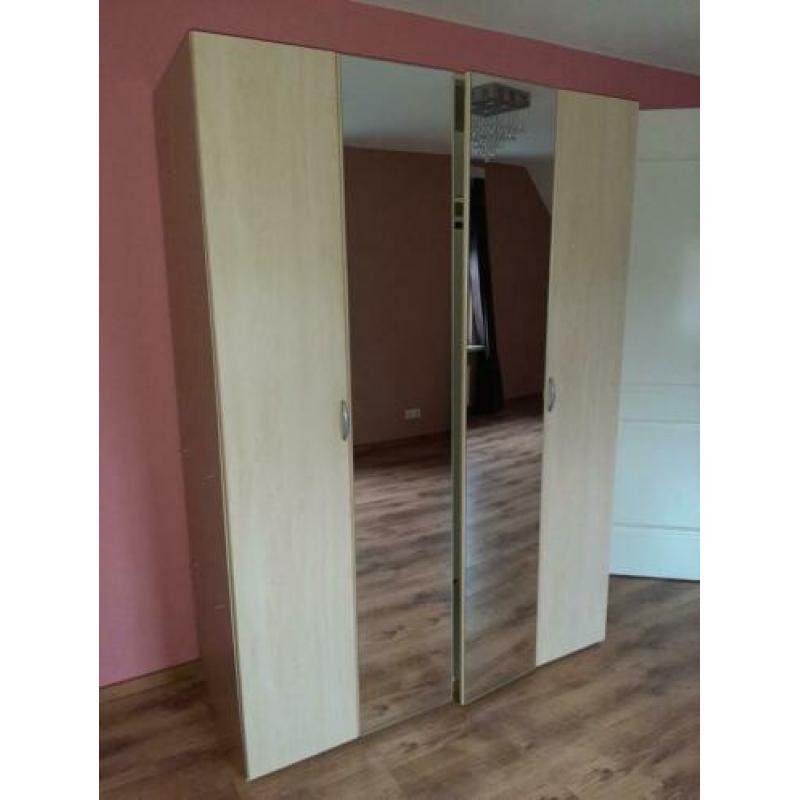 4 deurs kast h 199 br 145 diepte 60