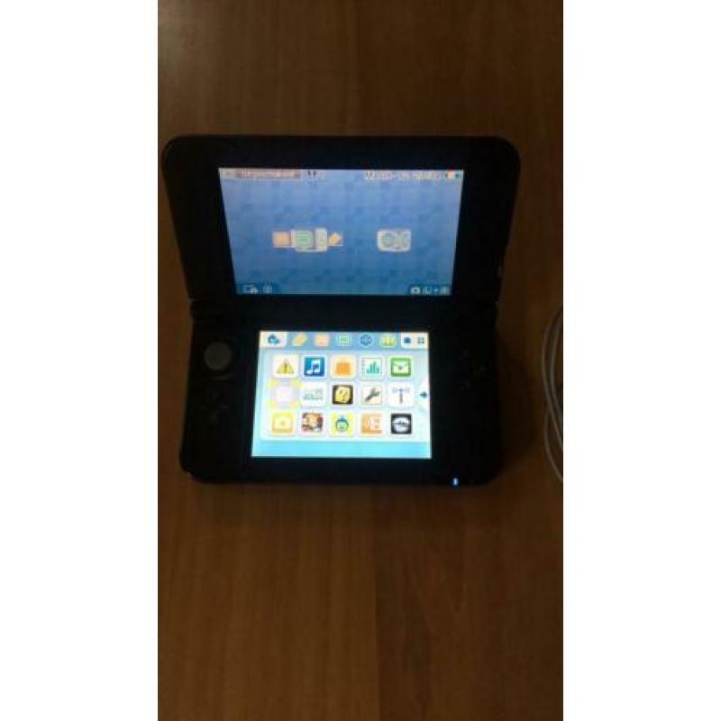 Nintendo 3DS XLmet 8 spelletjes Mariobros Mario maker yoshis