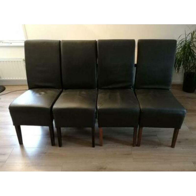 Eettafel en 4 eetkamerstoelen