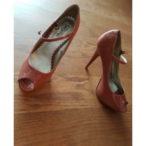 Peep Toe Pumps Hakken Your Feet Look Gorgeous Lak