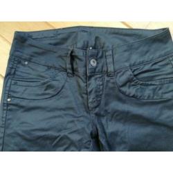 VERO MODA broek zwart coated zwart maat 28 x 34 - nieuw -