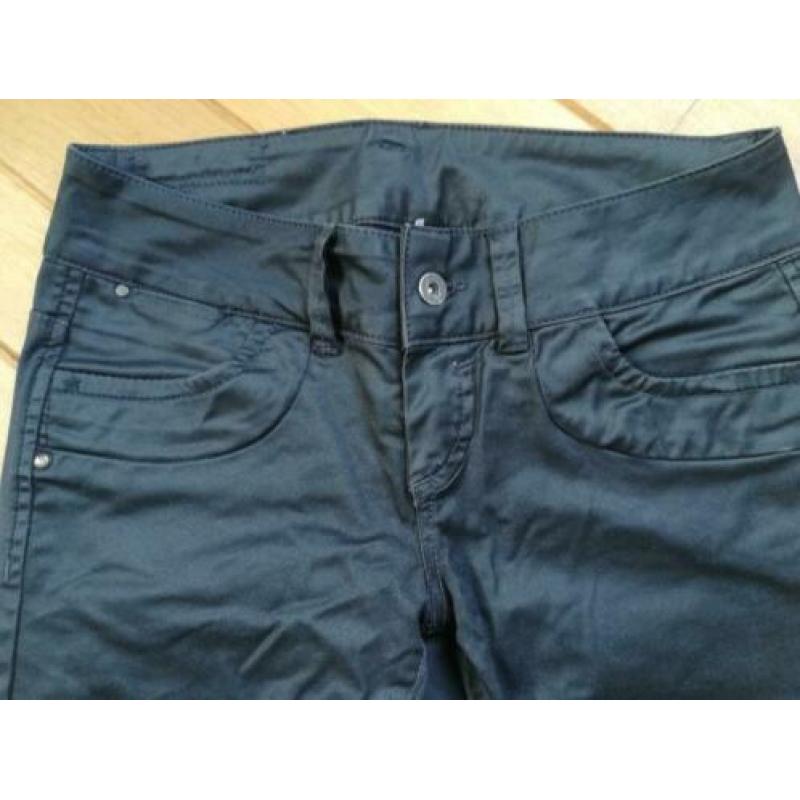 VERO MODA broek zwart coated zwart maat 28 x 34 - nieuw -