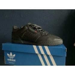 Yeezy powerphase calabasas, maat 44 2/3