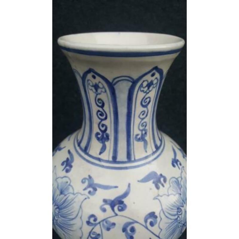 Chinees porselein vaas met floraal decor - 18,5 cm