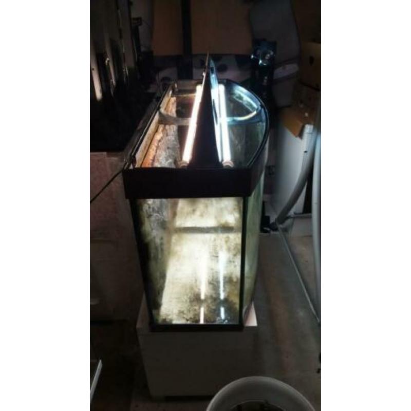 Aquarium juwel vision 260 led 8 maanden.