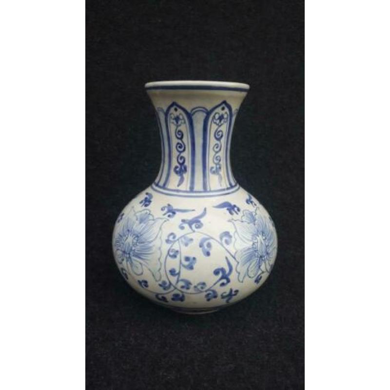 Chinees porselein vaas met floraal decor - 18,5 cm