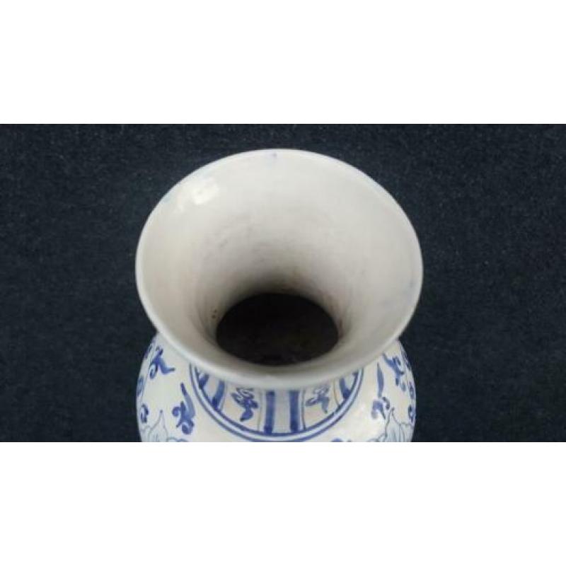 Chinees porselein vaas met floraal decor - 18,5 cm