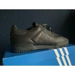Yeezy powerphase calabasas, maat 44 2/3
