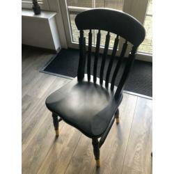 Vintage houten stoelen opgeknapt