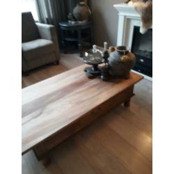 Mooie salontafel 130 bij 70 bij 37