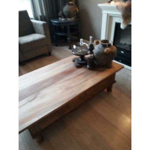 Mooie salontafel 130 bij 70 bij 37