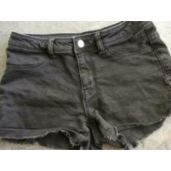 Stoere zwarte korte broek jeans ripped , mt 36