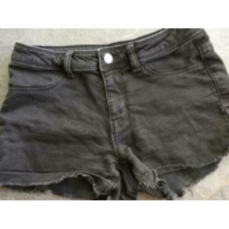 Stoere zwarte korte broek jeans ripped , mt 36
