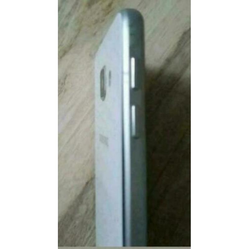 Samsung Galaxy A3 (2016) wit
