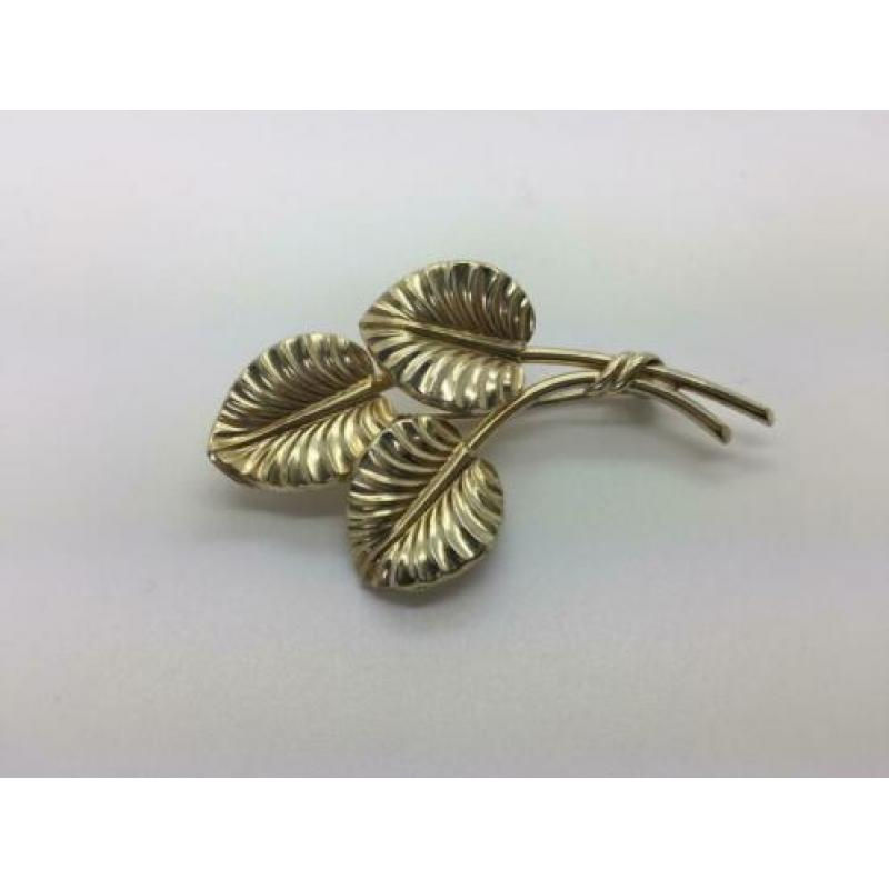 H333 Prachtige antieke zilveren broche leafs
