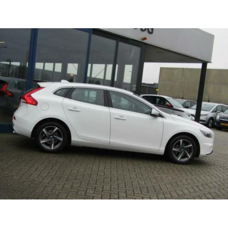 Volvo V40 2.0 D2 R-Design Business NAVI XENON (bj 2015)