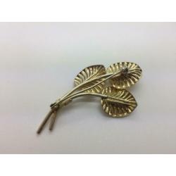 H333 Prachtige antieke zilveren broche leafs