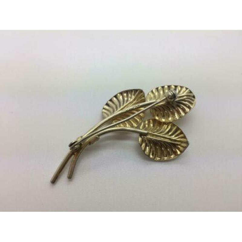 H333 Prachtige antieke zilveren broche leafs