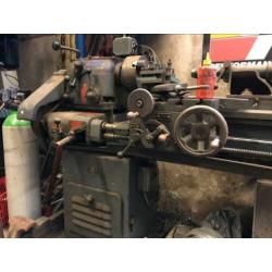 Draaibank en freesmachine