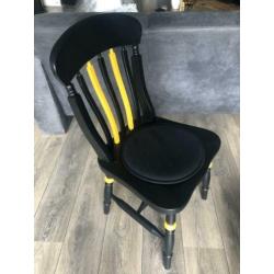 Vintage houten stoelen opgeknapt