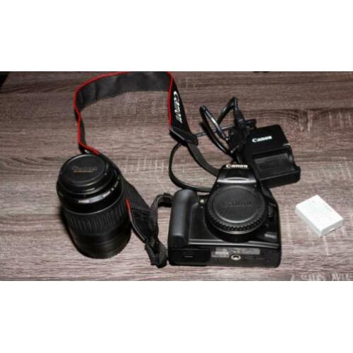 Canon EOS 1000D met 55-200 mm Canon USM ultrasonic lens