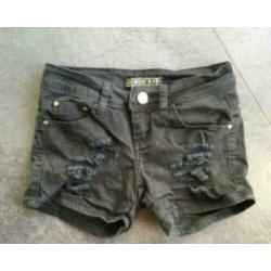 Stoere zwarte korte broek jeans ripped , mt 36