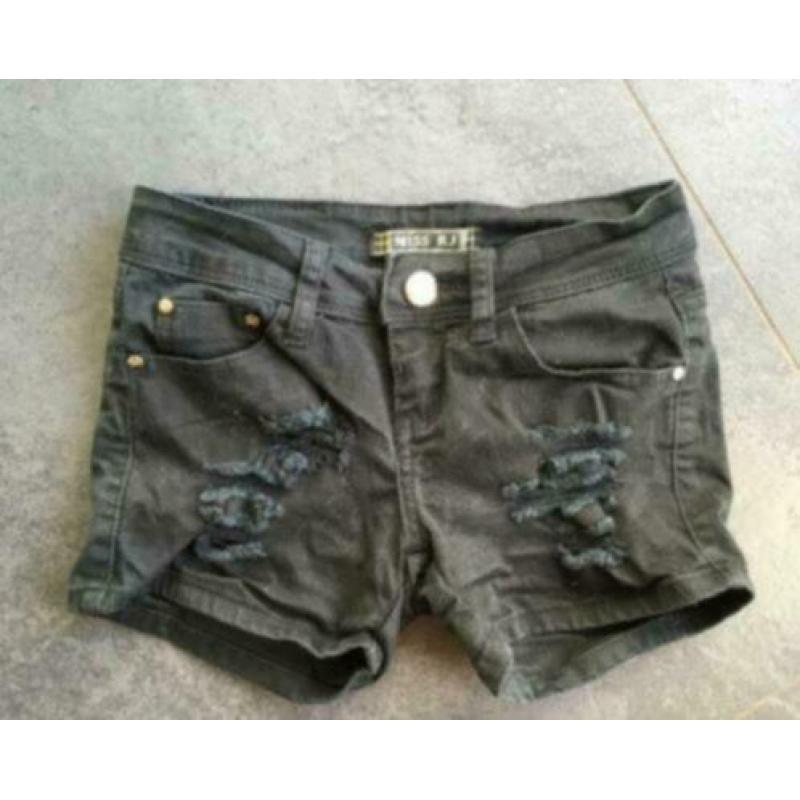 Stoere zwarte korte broek jeans ripped , mt 36
