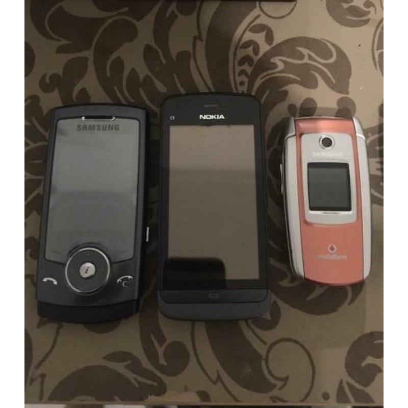 Partij telefoons + partij telefoon opladers