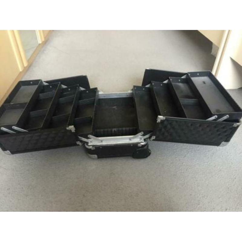 Elegante zwarte (visagie) trolley koffer. (Uitklapbaar)