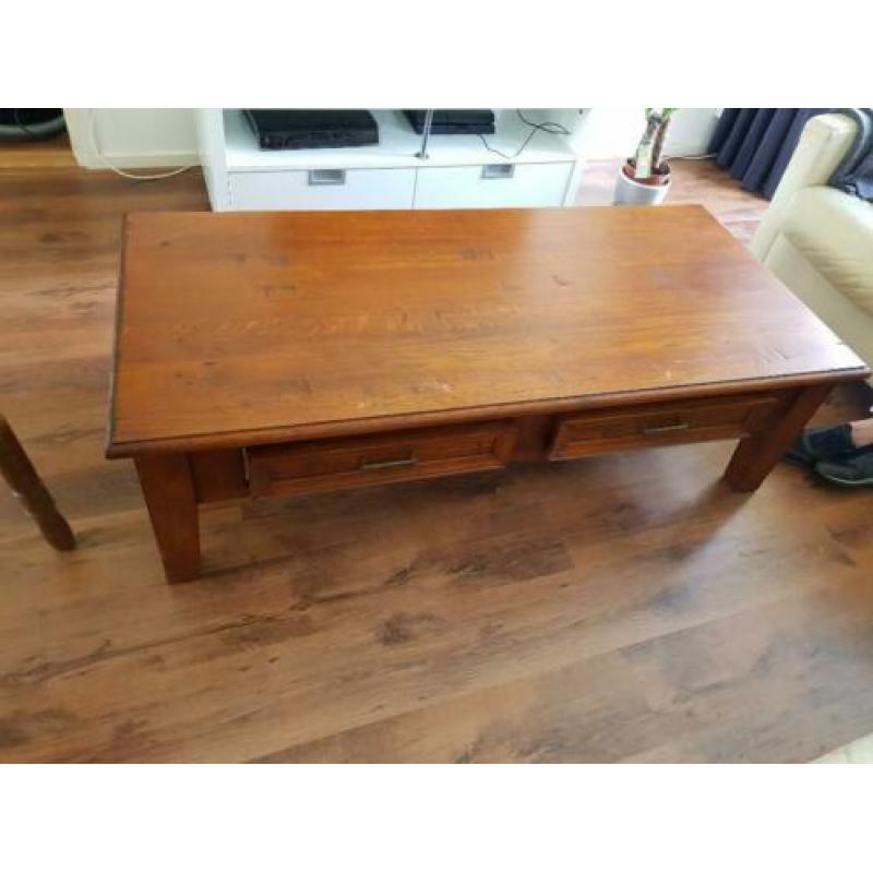 Mooie, rechthoekige salontafel
