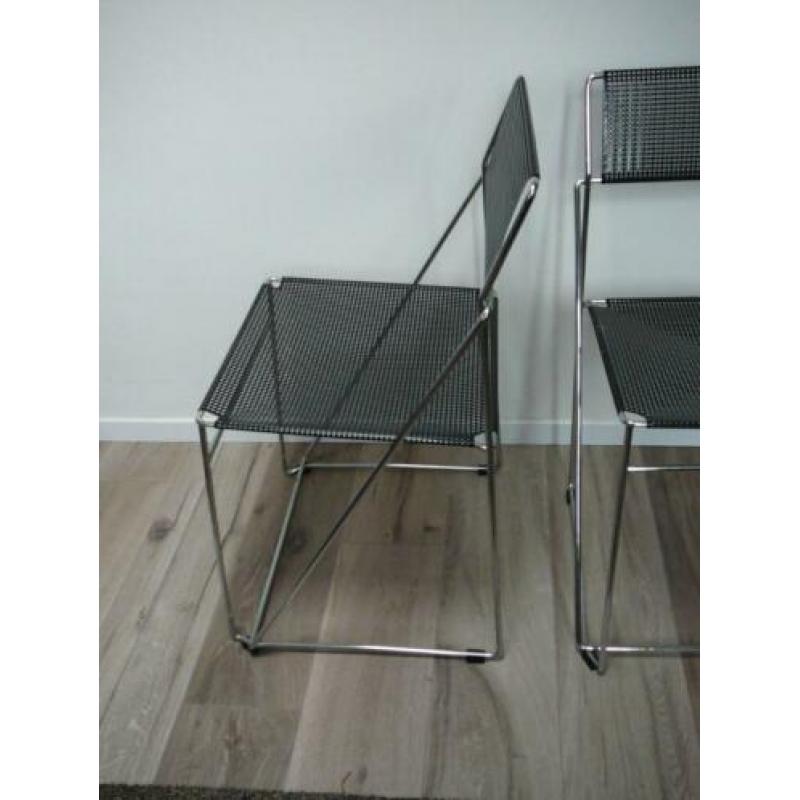 2 zwart/chroom metalen stoelen
