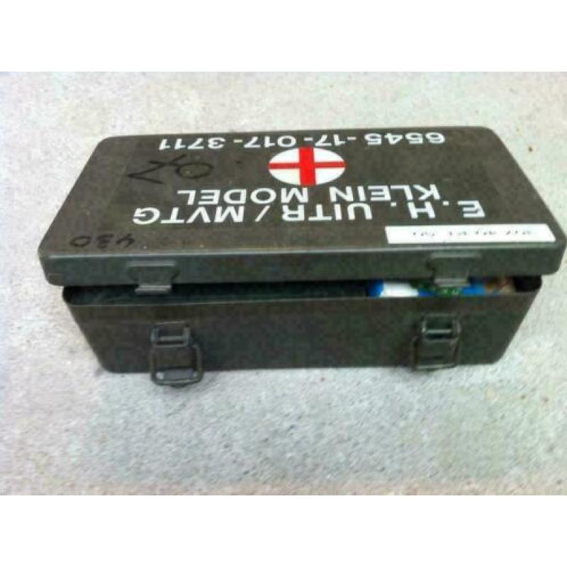 Erg leuk militair verbandtrommeltje met inhoud 23x11x6 cm