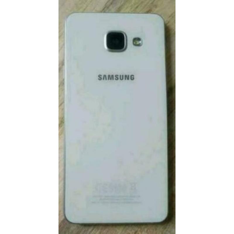 Samsung Galaxy A3 (2016) wit