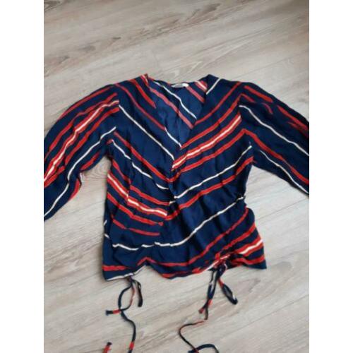 Mooie blouse fleurig H&M labelmt 40 past 38/M zgan