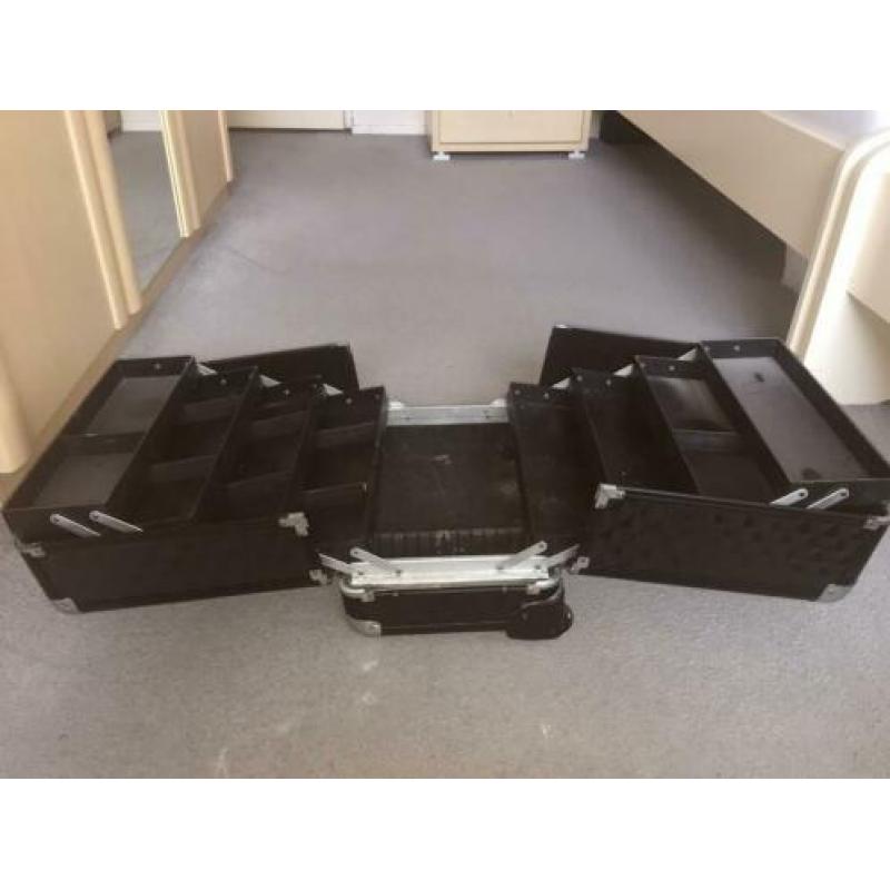 Elegante zwarte (visagie) trolley koffer. (Uitklapbaar)