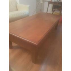 Mooie, rechthoekige salontafel