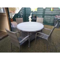 4 tuinstoelen en ronde tafel