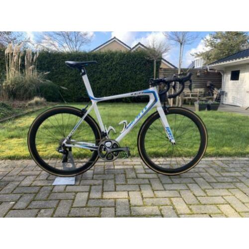 Giant TCR Advanced met Dura Ace DI2 en vermogensmeter