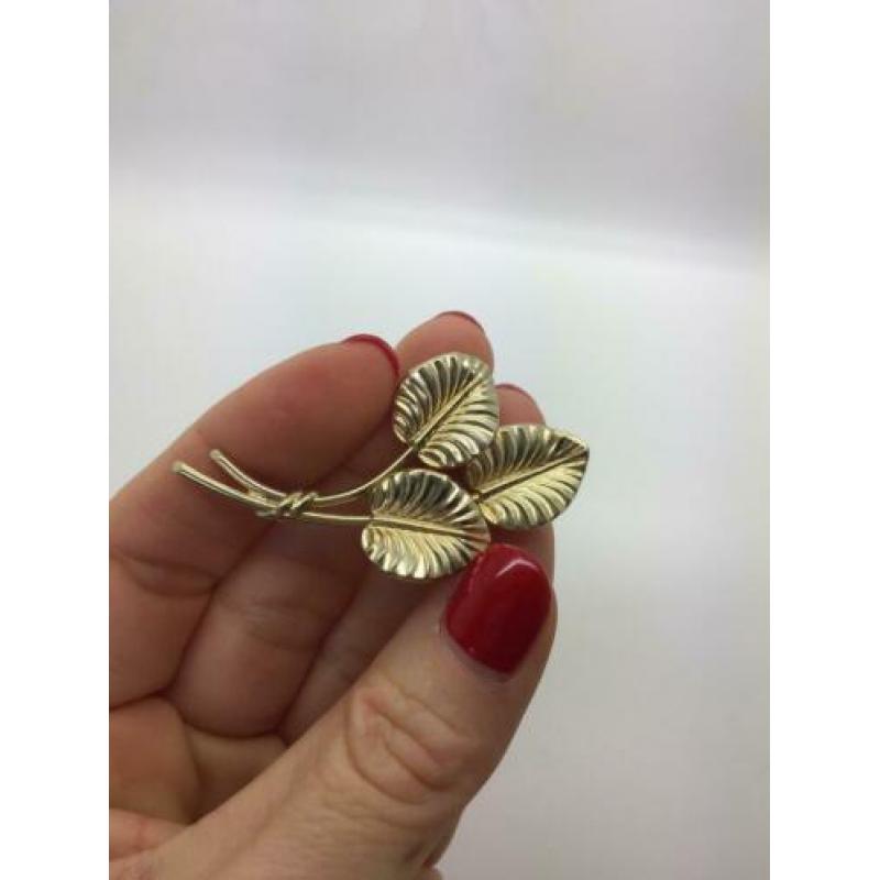 H333 Prachtige antieke zilveren broche leafs