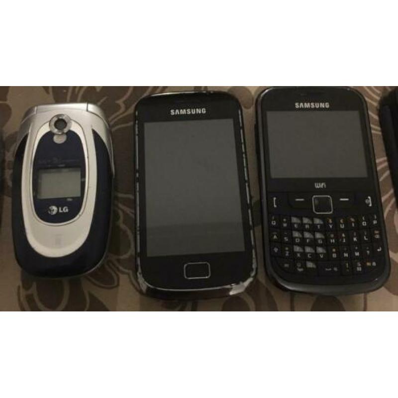 Partij telefoons + partij telefoon opladers