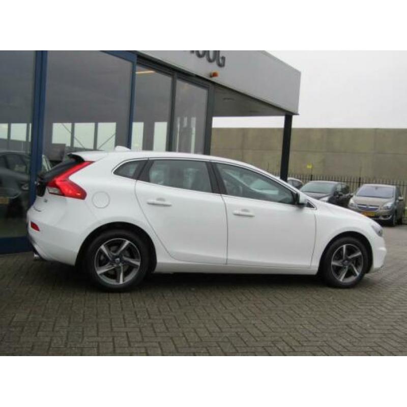 Volvo V40 2.0 D2 R-Design Business NAVI XENON (bj 2015)