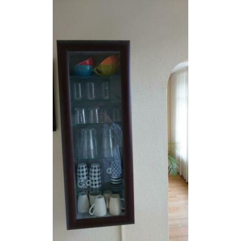 Wand vitrinekast, ideaal voor spullen